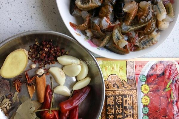 麻辣虾球的做法图解1