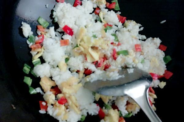 双椒鸡蛋炒饭的做法图解5
