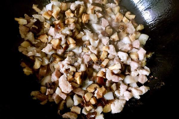 香菇猪肉虾皮烧卖的做法图解6