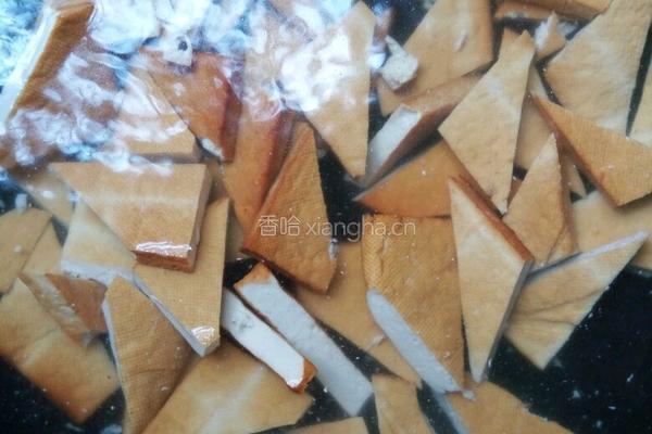 五花肉炒香干的做法图解2