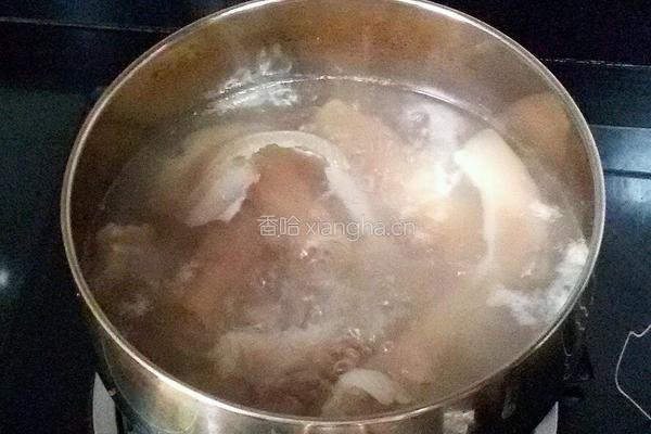 肉皮冻的做法图解2
