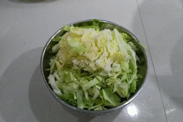卷心菜炒馒头块的做法图解2