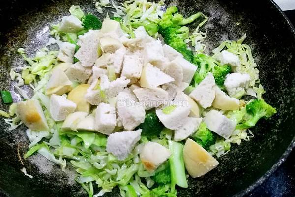 卷心菜炒馒头块的做法图解6