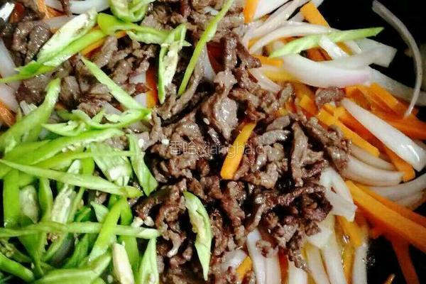 黑椒牛柳炒意面的做法图解2
