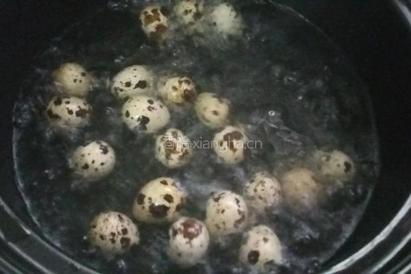 鹌鹑蛋果疏糖水的做法图解1