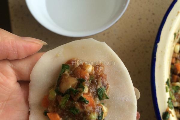 猪肉玉米陷饺子的做法图解4