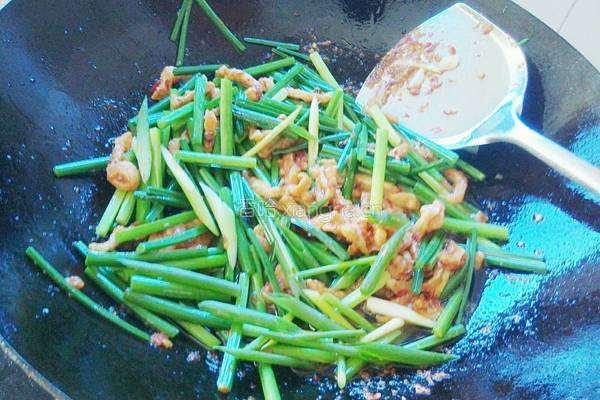 韭菜苔炒肉丝的做法图解6