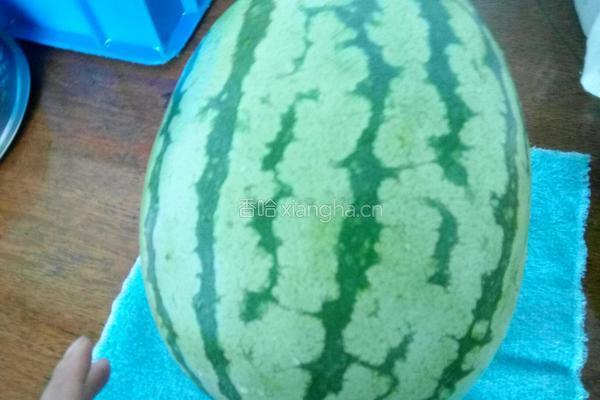 西瓜沙冰的做法图解1