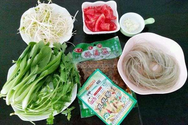 绿豆芽酸辣粉丝的做法图解1