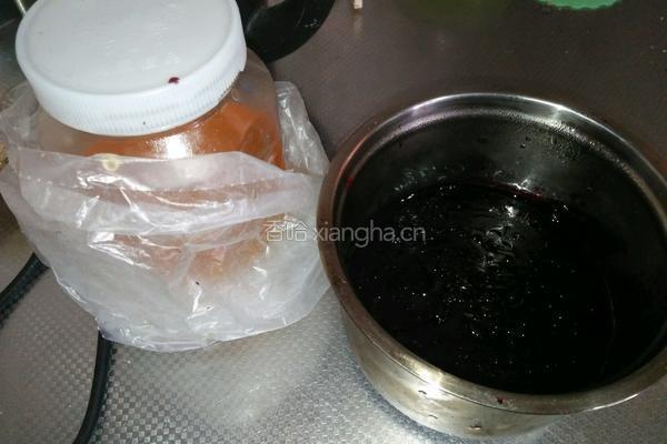 蓝莓蜂蜜饮的做法图解1