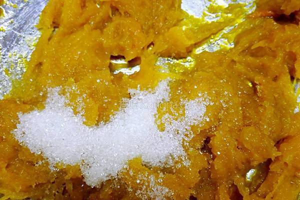 南瓜豆沙饼的做法图解1