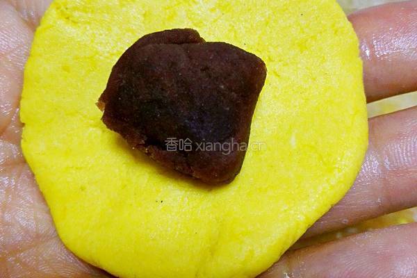 南瓜豆沙饼的做法图解3