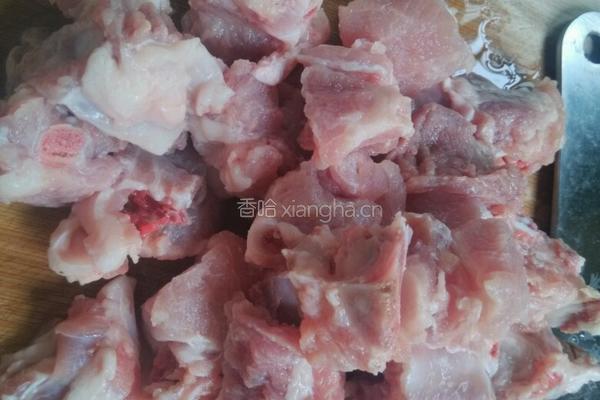 梅菜蒸排骨的做法图解1