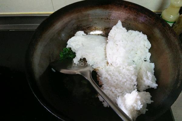 火腿肠炒大米饭的做法图解4