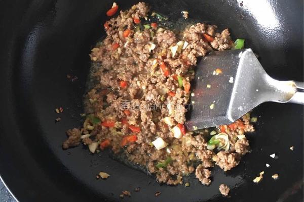 《肉沫茄子》的做法图解4