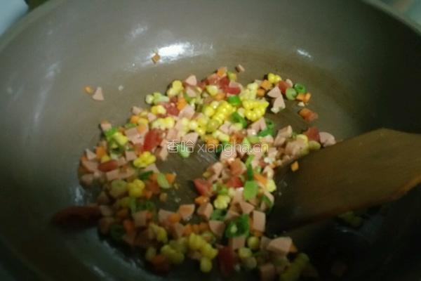 酱油炒饭的做法图解4
