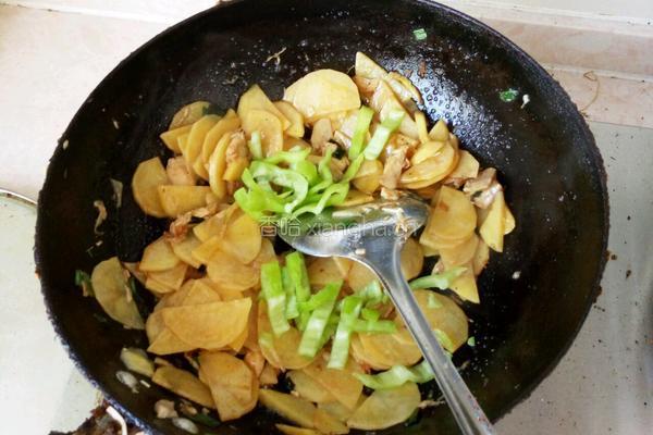 土豆炒鸡肉的做法图解8