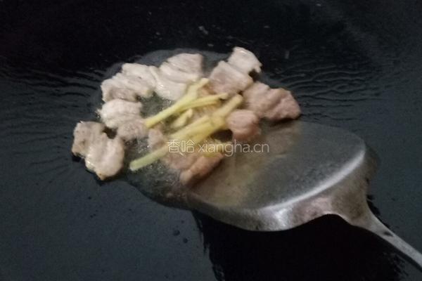 五花肉炒青椒的做法图解3