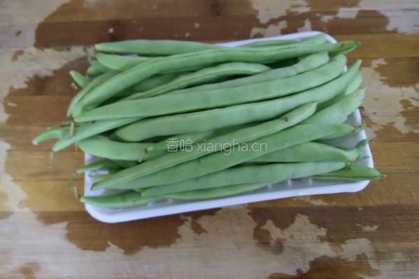 干煸锅巴四季豆的做法图解1