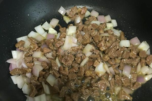 牛肉焖饭的做法图解3