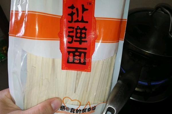 香辣猪肉香菇拌面的做法图解10