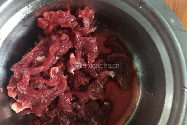 牛肉鸡蛋炒地瓜粉丝的做法图解1