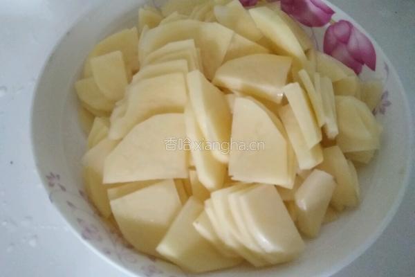 西红柿炒土豆片的做法图解2
