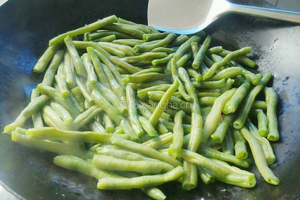 炝炒四季豆的做法图解6