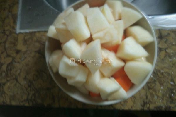 雪梨红萝卜排骨汤的做法图解3
