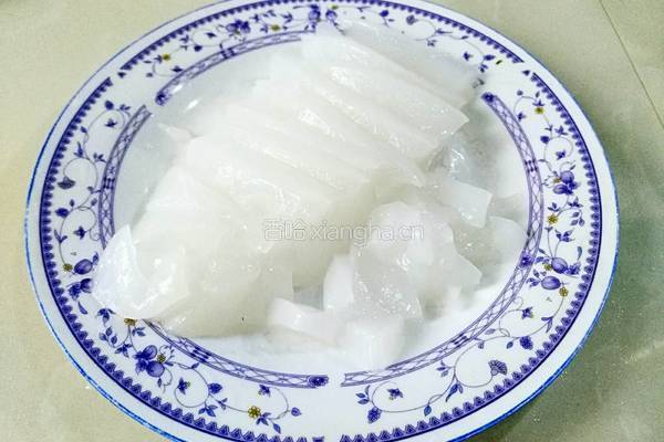  彩椒拌凉粉的做法图解2