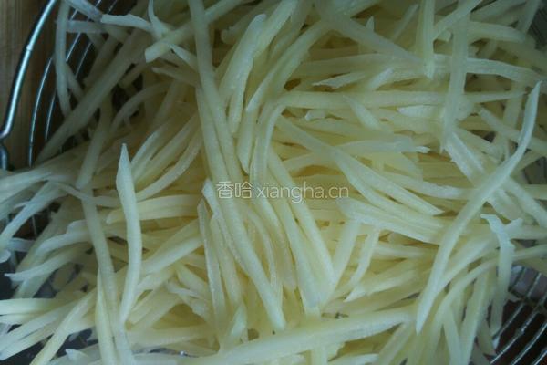青椒土豆丝的做法图解1