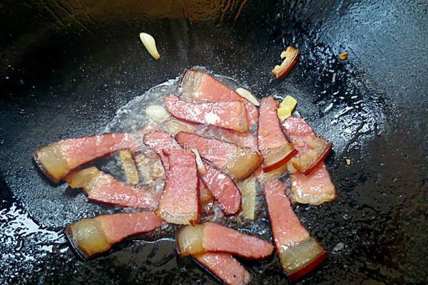 芥兰炒腊肉的做法图解5