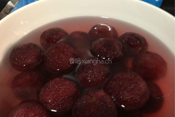 自制杨梅果酱配吐司面包的做法图解2