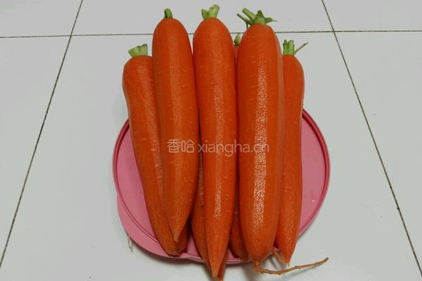 蜜汁胡萝卜的做法图解1