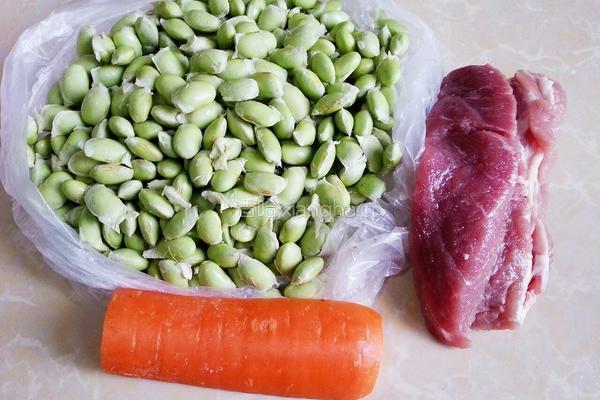 毛豆炒肉的做法图解1