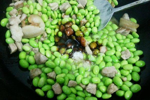 毛豆炒肉的做法图解5