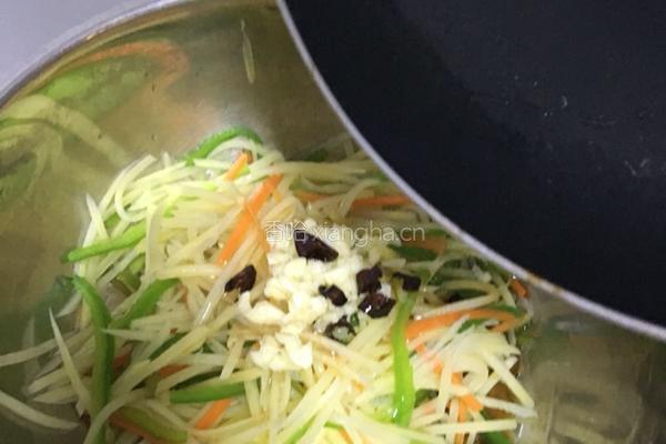 炝土豆丝的做法图解5