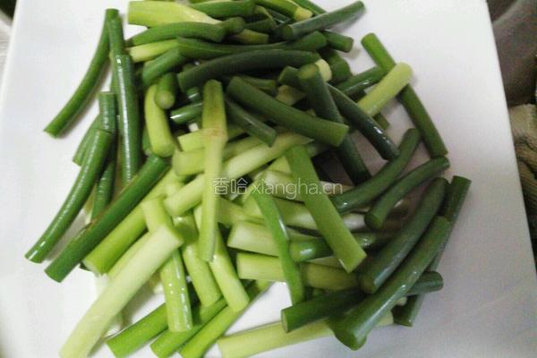 蒜苔鱿鱼须的做法图解3