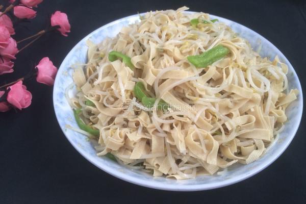 豆芽青椒炒百叶