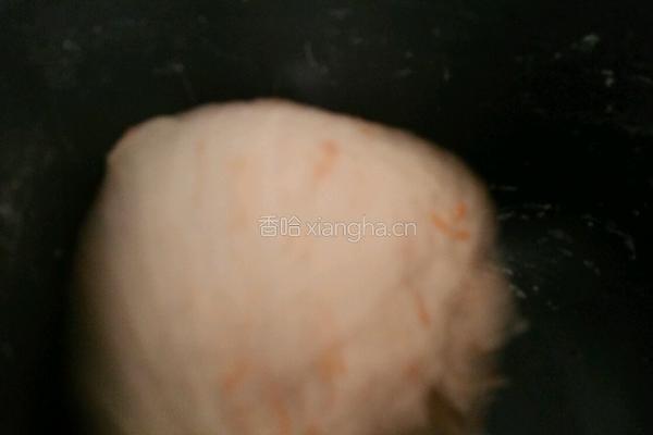 胡萝卜餐包的做法图解2