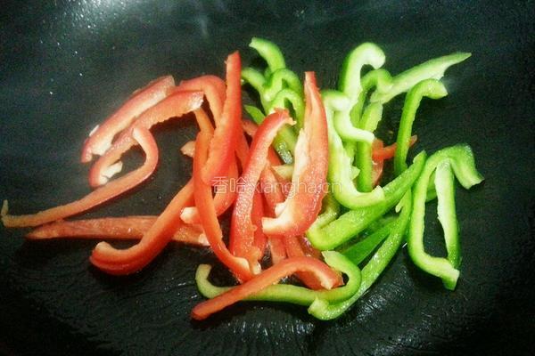 彩椒茭白炒肉的做法图解3