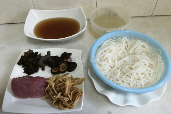 家乡特色美食 烫米粉的做法图解1