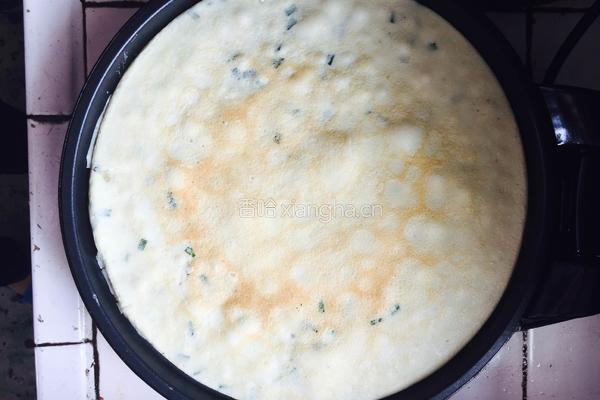 韭菜鸡蛋饼的做法图解9