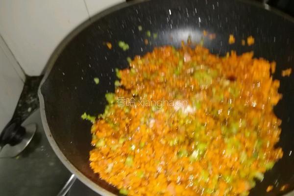 胡萝卜鸡蛋炒饭的做法图解6
