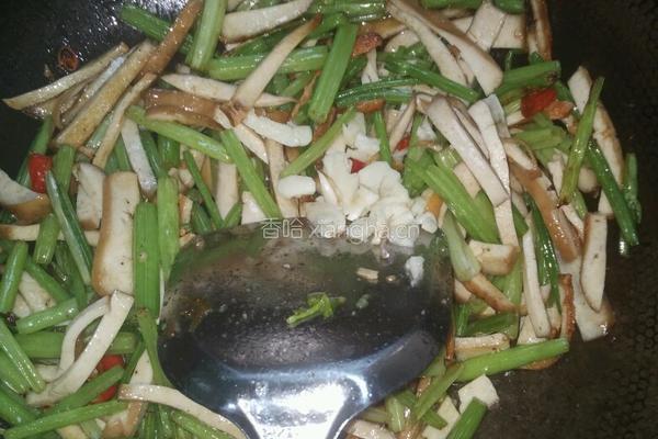 芹菜炒香干的做法图解8