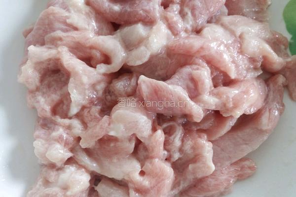 黄瓜炒肉的做法图解1