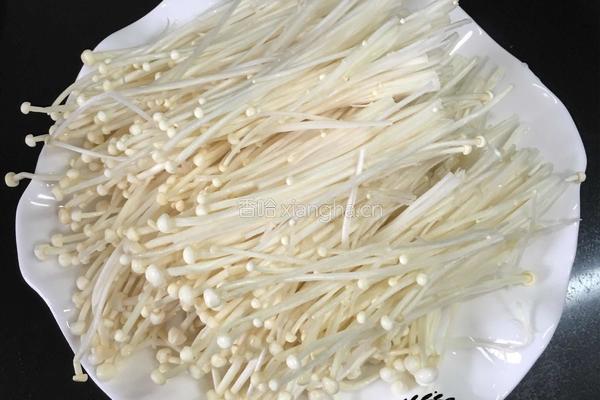 金针菇炒牛肉的做法图解1