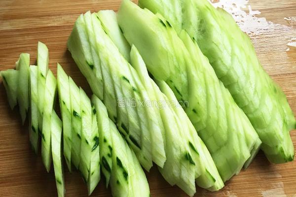 紫苏煎黄瓜的做法图解2