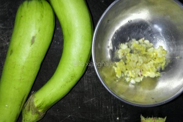 罐头鱼青茄子的做法图解1