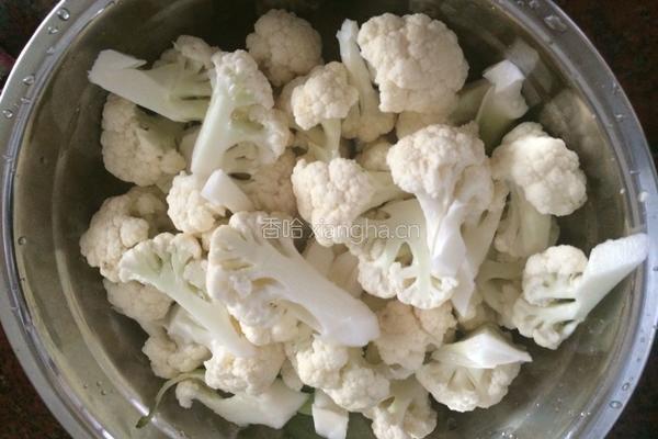 油炸豆腐炒花菜的做法图解1